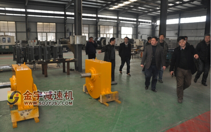 減速機,減速器,蝸輪蝸桿減速機,蝸輪蝸桿副,蝸輪減速機,蝸桿減速機,平面二次包絡(luò)減速機,包絡(luò)減速機,非標(biāo)減速機,減速機型號,RV精密減速機,雙導(dǎo)程精密蝸輪蝸桿副,微型減速機,礦山用減速機,鋼廠專用減速機,硬齒面減速機,立式減速機,臥式減速機,圓弧齒蝸輪蝸桿減速機,切紙機專用減速機,輪胎定型硫化機,金宇減速機 減速機,減速器,蝸輪蝸桿減速機,蝸輪蝸桿副,蝸輪減速機,蝸桿減速機,平面二次包絡(luò)減速機,包絡(luò)減速機,非標(biāo)減速機,減速機型號,RV精密減速機,雙導(dǎo)程精密蝸輪蝸桿副,微型減速機,礦山用減速機,鋼廠專用減速機,硬齒面減速機,立式減速機,臥式減速機,圓弧齒蝸輪蝸桿減速機,切紙機專用減速機,輪胎定型硫化機,金宇減速機