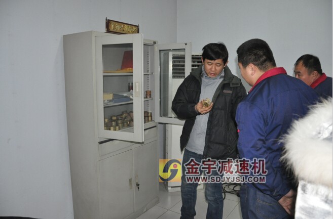 減速機(jī),減速器,蝸輪蝸桿減速機(jī),蝸輪蝸桿副,蝸輪減速機(jī),蝸桿減速機(jī),平面二次包絡(luò)減速機(jī),包絡(luò)減速機(jī),非標(biāo)減速機(jī),減速機(jī)型號(hào),RV精密減速機(jī),雙導(dǎo)程精密蝸輪蝸桿副,微型減速機(jī),礦山用減速機(jī),鋼廠專(zhuān)用減速機(jī),硬齒面減速機(jī),立式減速機(jī),臥式減速機(jī),圓弧齒蝸輪蝸桿減速機(jī),切紙機(jī)專(zhuān)用減速機(jī),輪胎定型硫化機(jī),金宇減速機(jī)