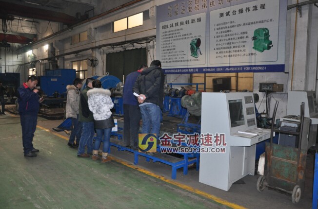 減速機(jī),減速器,蝸輪蝸桿減速機(jī),蝸輪蝸桿副,蝸輪減速機(jī),蝸桿減速機(jī),平面二次包絡(luò)減速機(jī),包絡(luò)減速機(jī),非標(biāo)減速機(jī),減速機(jī)型號(hào),RV精密減速機(jī),雙導(dǎo)程精密蝸輪蝸桿副,微型減速機(jī),礦山用減速機(jī),鋼廠專(zhuān)用減速機(jī),硬齒面減速機(jī),立式減速機(jī),臥式減速機(jī),圓弧齒蝸輪蝸桿減速機(jī),切紙機(jī)專(zhuān)用減速機(jī),輪胎定型硫化機(jī),金宇減速機(jī)