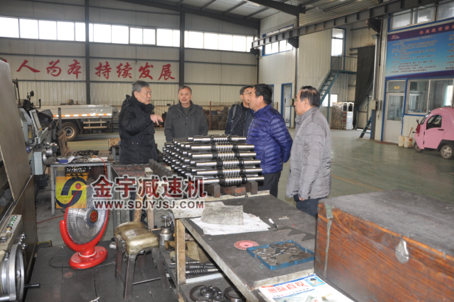 減速機,減速器,蝸輪蝸桿減速機,蝸輪蝸桿副,蝸輪減速機,蝸桿減速機,平面二次包絡(luò)減速機,包絡(luò)減速機,非標減速機,減速機型號,RV精密減速機,雙導程精密蝸輪蝸桿副,微型減速機,礦山用減速機,鋼廠專用減速機,硬齒面減速機,立式減速機,臥式減速機,圓弧齒蝸輪蝸桿減速機,切紙機專用減速機,輪胎定型硫化機,金宇減速機