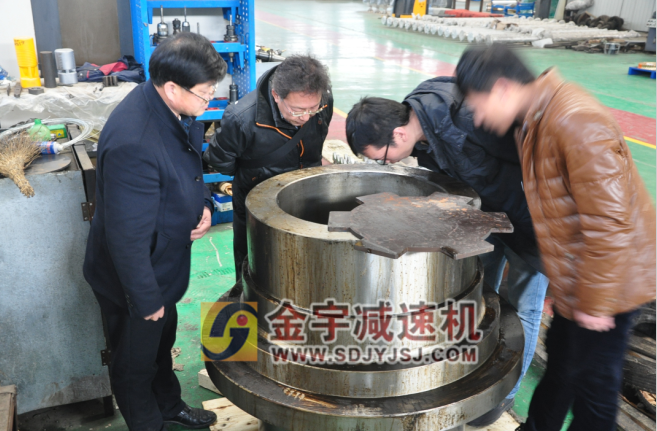 減速機(jī),減速器,蝸輪蝸桿減速機(jī),蝸輪蝸桿副,蝸輪減速機(jī),蝸桿減速機(jī),平面二次包絡(luò)減速機(jī),包絡(luò)減速機(jī),非標(biāo)減速機(jī),減速機(jī)型號(hào),RV精密減速機(jī),雙導(dǎo)程精密蝸輪蝸桿副,微型減速機(jī),礦山用減速機(jī),鋼廠專用減速機(jī),硬齒面減速機(jī),立式減速機(jī),臥式減速機(jī),圓弧齒蝸輪蝸桿減速機(jī),切紙機(jī)專用減速機(jī),輪胎定型硫化機(jī),金宇減速機(jī) 減速機(jī),減速器,蝸輪蝸桿減速機(jī),蝸輪蝸桿副,蝸輪減速機(jī),蝸桿減速機(jī),平面二次包絡(luò)減速機(jī),包絡(luò)減速機(jī),非標(biāo)減速機(jī),減速機(jī)型號(hào),RV精密減速機(jī),雙導(dǎo)程精密蝸輪蝸桿副,微型減速機(jī),礦山用減速機(jī),鋼廠專用減速機(jī),硬齒面減速機(jī),立式減速機(jī),臥式減速機(jī),圓弧齒蝸輪蝸桿減速機(jī),切紙機(jī)專用減速機(jī),輪胎定型硫化機(jī),金宇減速機(jī)