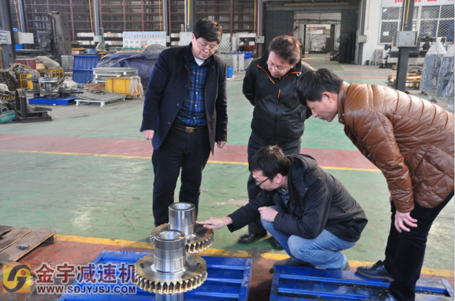 減速機(jī),減速器,蝸輪蝸桿減速機(jī),蝸輪蝸桿副,蝸輪減速機(jī),蝸桿減速機(jī),平面二次包絡(luò)減速機(jī),包絡(luò)減速機(jī),非標(biāo)減速機(jī),減速機(jī)型號(hào),RV精密減速機(jī),雙導(dǎo)程精密蝸輪蝸桿副,微型減速機(jī),礦山用減速機(jī),鋼廠專用減速機(jī),硬齒面減速機(jī),立式減速機(jī),臥式減速機(jī),圓弧齒蝸輪蝸桿減速機(jī),切紙機(jī)專用減速機(jī),輪胎定型硫化機(jī),金宇減速機(jī) 減速機(jī),減速器,蝸輪蝸桿減速機(jī),蝸輪蝸桿副,蝸輪減速機(jī),蝸桿減速機(jī),平面二次包絡(luò)減速機(jī),包絡(luò)減速機(jī),非標(biāo)減速機(jī),減速機(jī)型號(hào),RV精密減速機(jī),雙導(dǎo)程精密蝸輪蝸桿副,微型減速機(jī),礦山用減速機(jī),鋼廠專用減速機(jī),硬齒面減速機(jī),立式減速機(jī),臥式減速機(jī),圓弧齒蝸輪蝸桿減速機(jī),切紙機(jī)專用減速機(jī),輪胎定型硫化機(jī),金宇減速機(jī)