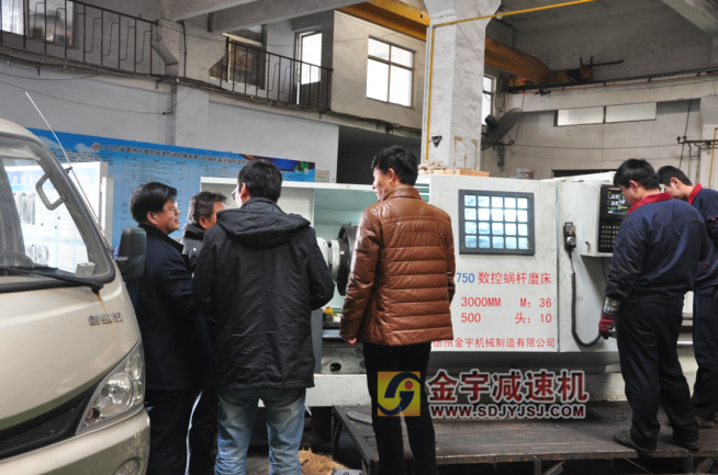 減速機(jī),減速器,蝸輪蝸桿減速機(jī),蝸輪蝸桿副,蝸輪減速機(jī),蝸桿減速機(jī),平面二次包絡(luò)減速機(jī),包絡(luò)減速機(jī),非標(biāo)減速機(jī),減速機(jī)型號(hào),RV精密減速機(jī),雙導(dǎo)程精密蝸輪蝸桿副,微型減速機(jī),礦山用減速機(jī),鋼廠專用減速機(jī),硬齒面減速機(jī),立式減速機(jī),臥式減速機(jī),圓弧齒蝸輪蝸桿減速機(jī),切紙機(jī)專用減速機(jī),輪胎定型硫化機(jī),金宇減速機(jī) 減速機(jī),減速器,蝸輪蝸桿減速機(jī),蝸輪蝸桿副,蝸輪減速機(jī),蝸桿減速機(jī),平面二次包絡(luò)減速機(jī),包絡(luò)減速機(jī),非標(biāo)減速機(jī),減速機(jī)型號(hào),RV精密減速機(jī),雙導(dǎo)程精密蝸輪蝸桿副,微型減速機(jī),礦山用減速機(jī),鋼廠專用減速機(jī),硬齒面減速機(jī),立式減速機(jī),臥式減速機(jī),圓弧齒蝸輪蝸桿減速機(jī),切紙機(jī)專用減速機(jī),輪胎定型硫化機(jī),金宇減速機(jī)