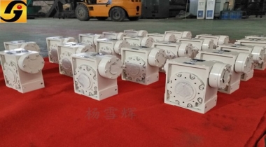 RV高精密蝸輪蝸桿減速機(jī)