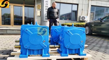 WPA155-30平面二次包絡減速機應用到汽車軋輥線上面