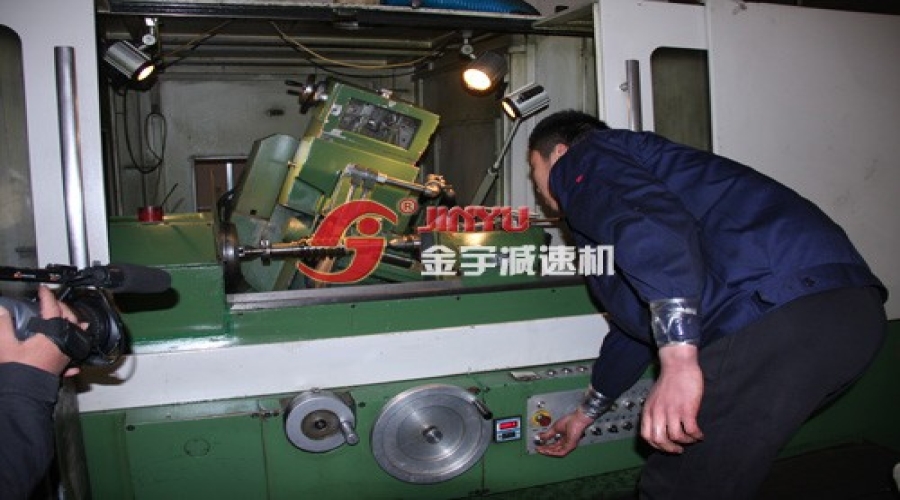 S7732蝸桿磨床，精度可達(dá)5級(jí)1